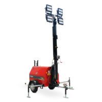 Torre de iluminación Himoinsa HCompact+ M5 con mástil hidráulico y 4 focos LED desplegados.