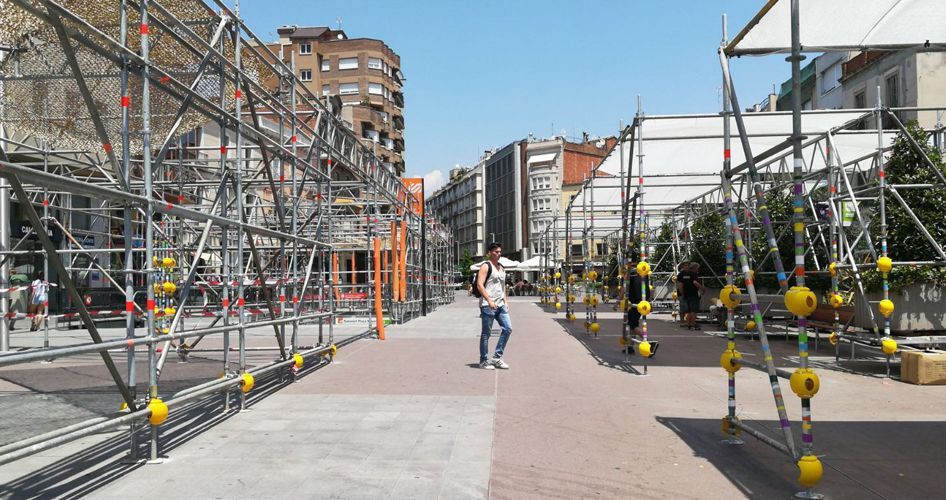 Montaje de andamio en Plaza Mayor de Sabadell - Imagen destacada