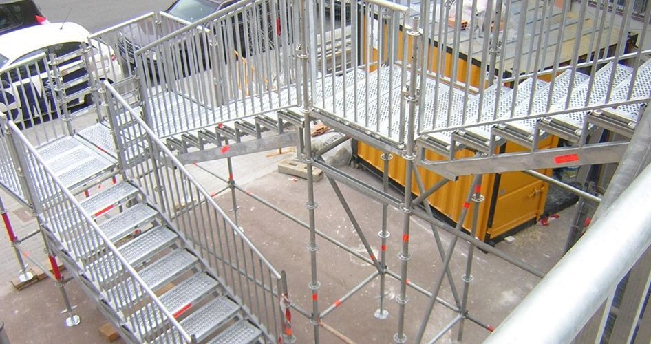 Escalera pública en el mercado de Santa Coloma - Imagen destacada