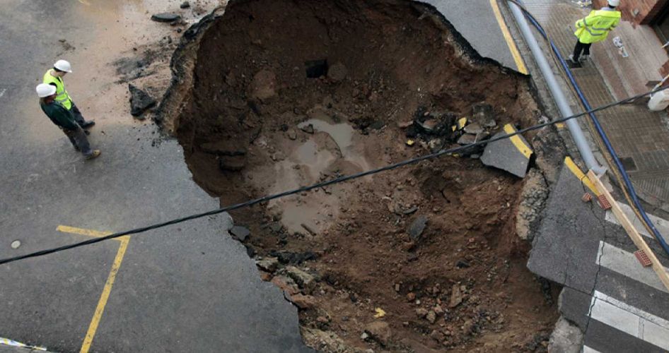 En la reparación del socavón de Barcelona - Imagen destacada