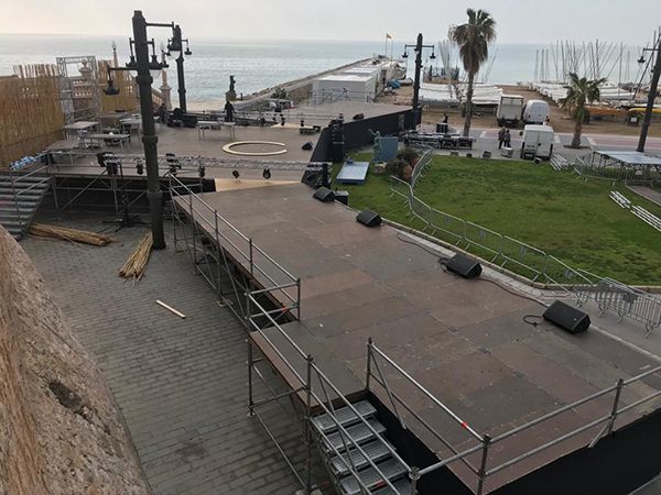 Montaje escenario carnaval Sitges