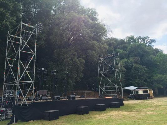Alquiler escenarios y tarimas para eventos