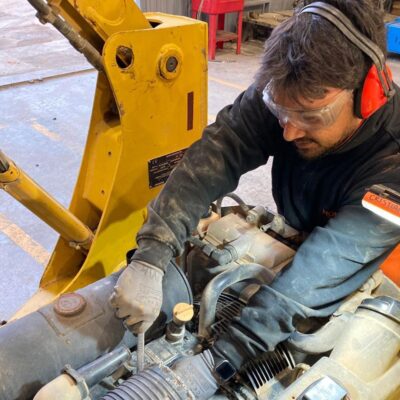 revisión minicargadora komatsu