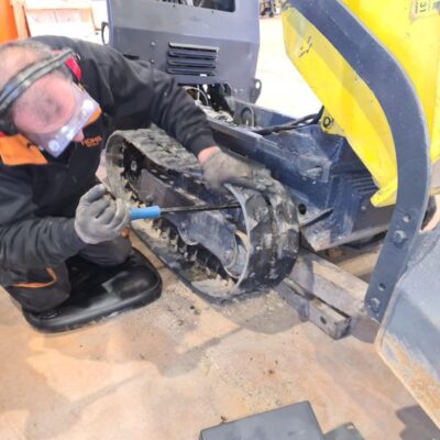 cambio motor dumper sobre orugas 