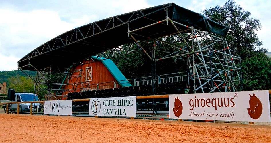 grada con cubierta club hípica