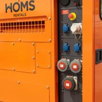 Cuadro de conexiones de grupo electrógeno insonorizado Dagartech Stage V de 100 kVA, listo para suministro eléctrico prolongado.